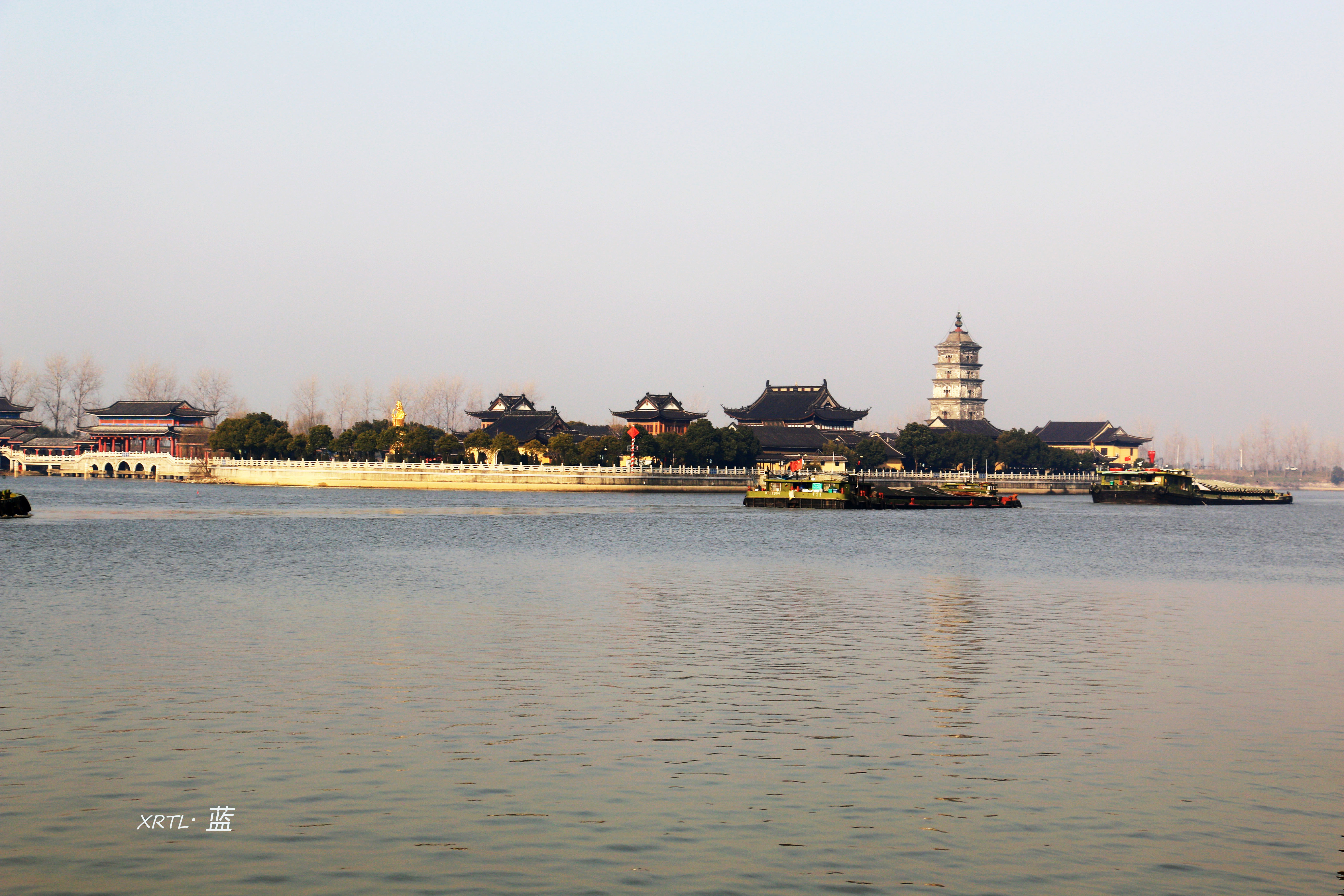 一座历史悠久的古寺,悬崖下的名刹古寺