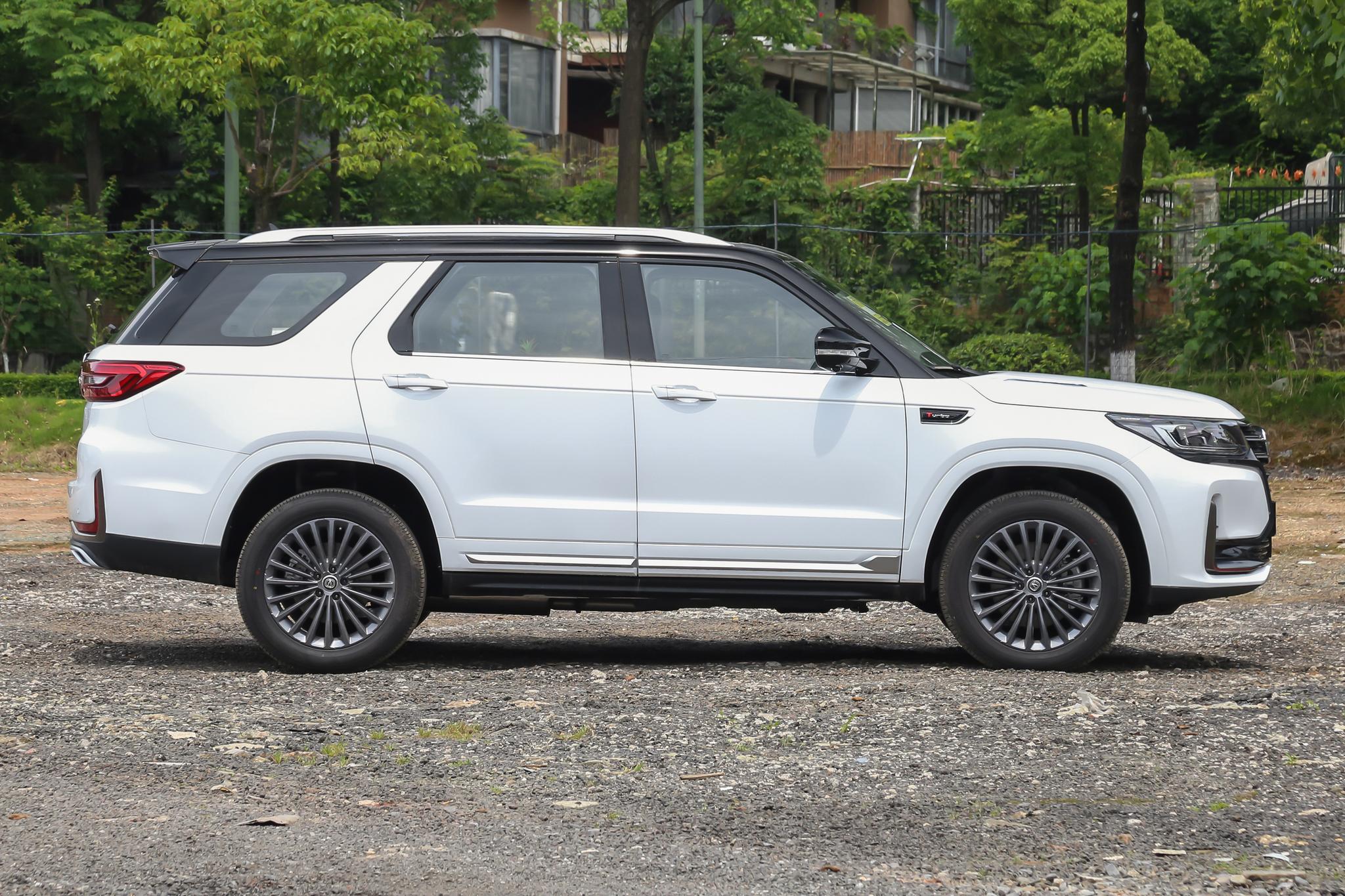 20万左右买中大型SUV，这3款是首选，2.0T配四驱，家用自驾两不误