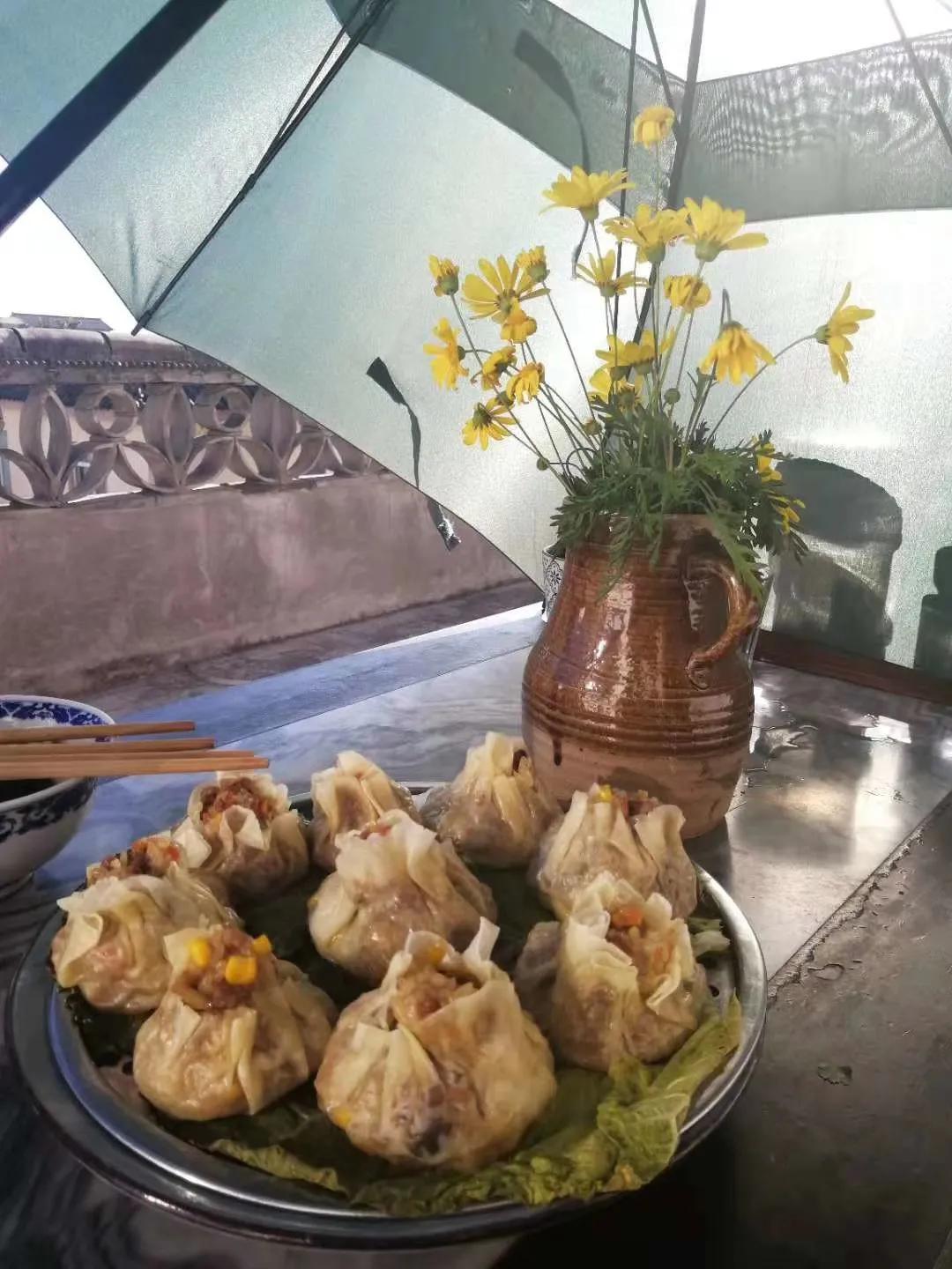 一家三口在大理租房,一家三口的田园生活