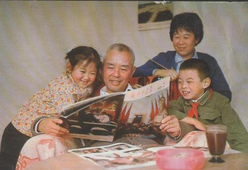 徐廷泽驾机起义，摆脱4架敌机拦截，周恩来嘱咐他先成家，后工作