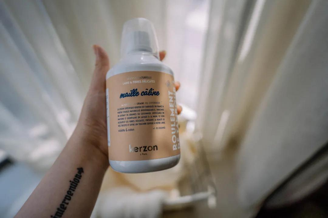 夏日的浪漫洗衣液香味持久留香,真丝护色洗衣液桑蚕丝专用