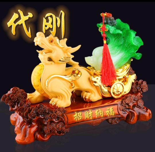 招财辟邪金色貔貅头像,背上有金元宝的貔貅招财纳福