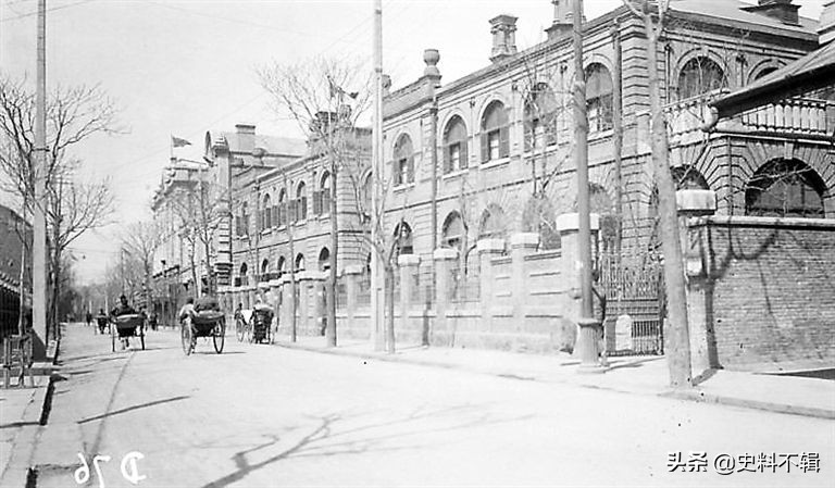 取中国名的英国贵族，因*片鸦**战争而暴富，至今仍控制香港诸多行业