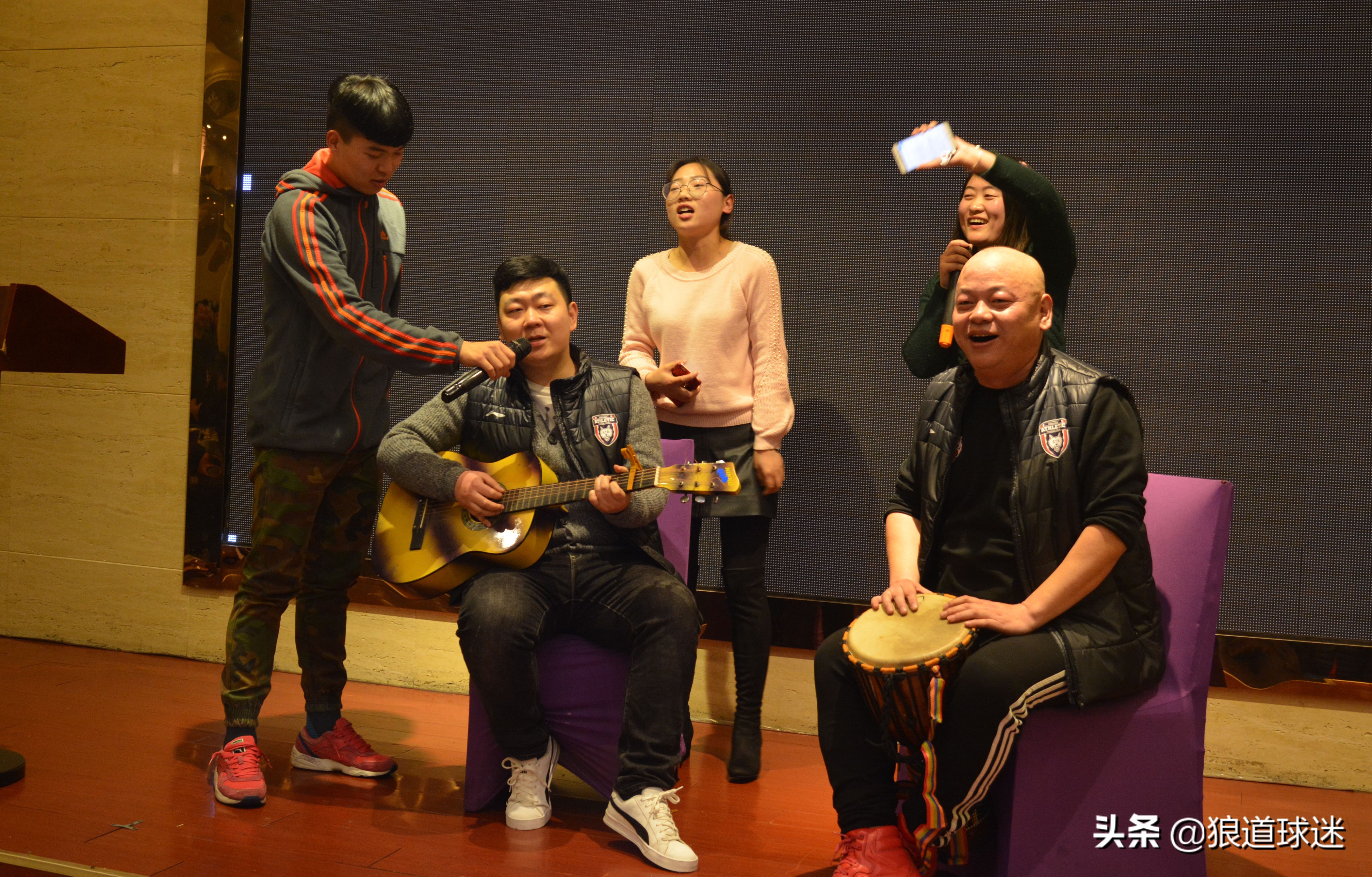 为长安竞技写歌的痴心球迷——毛毛