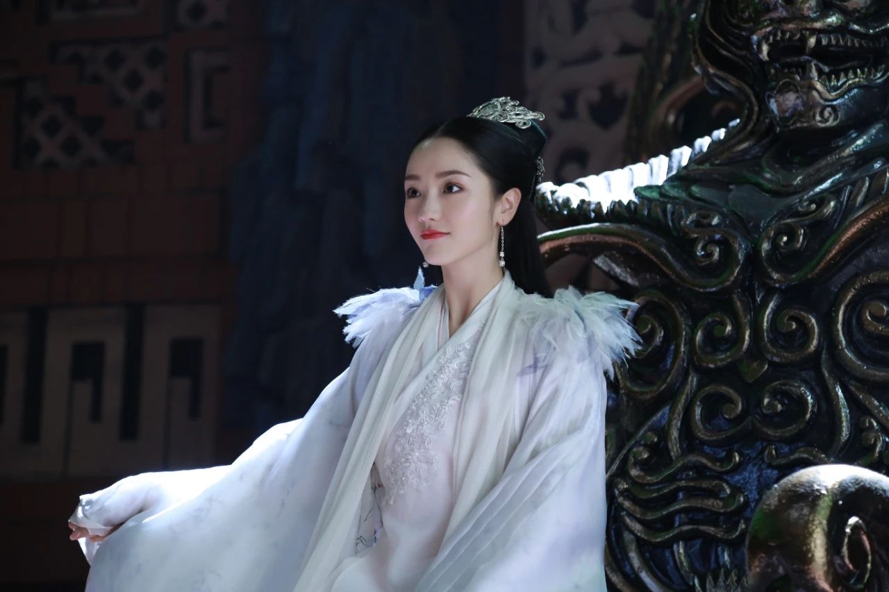 她被张艺谋捧红,被于正力捧有望超过赵丽颖的她