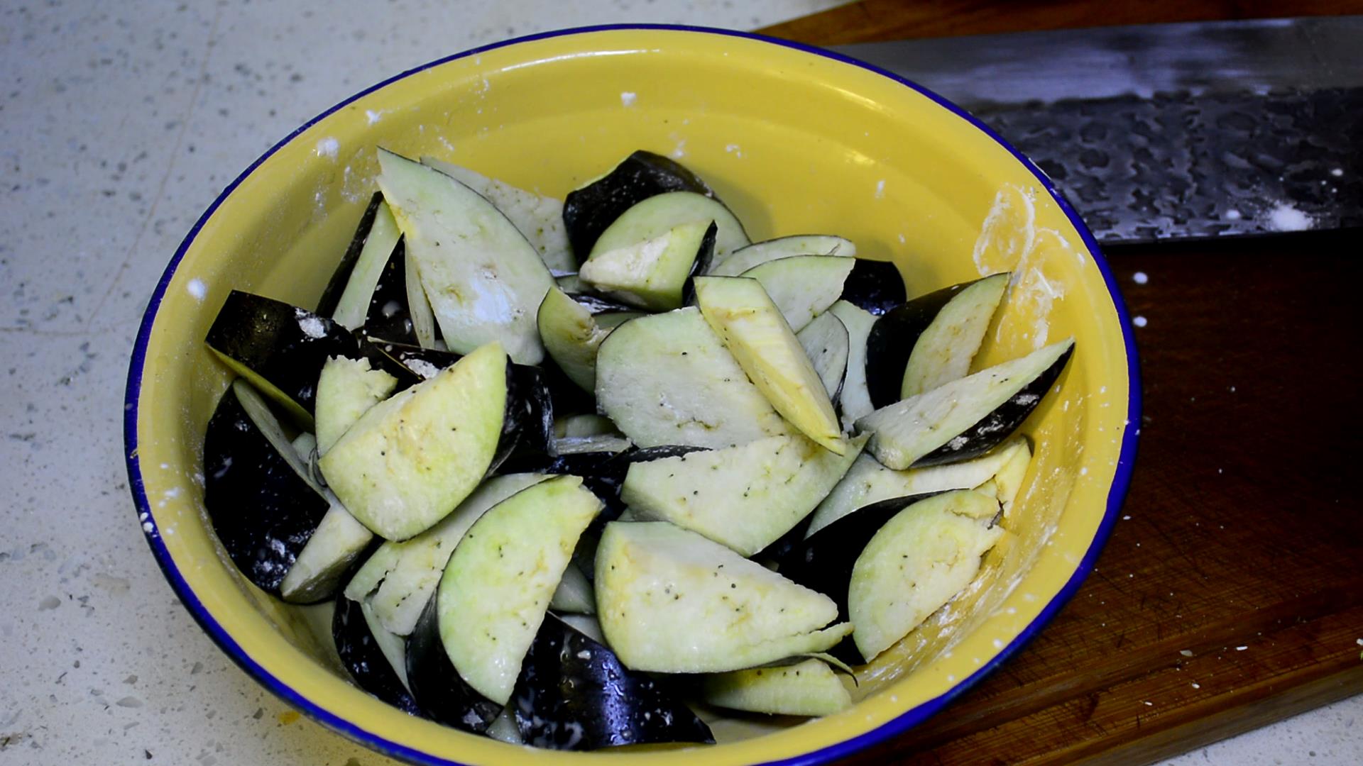 地三鲜做法调汁,传统东北地三鲜的原材料是哪三鲜