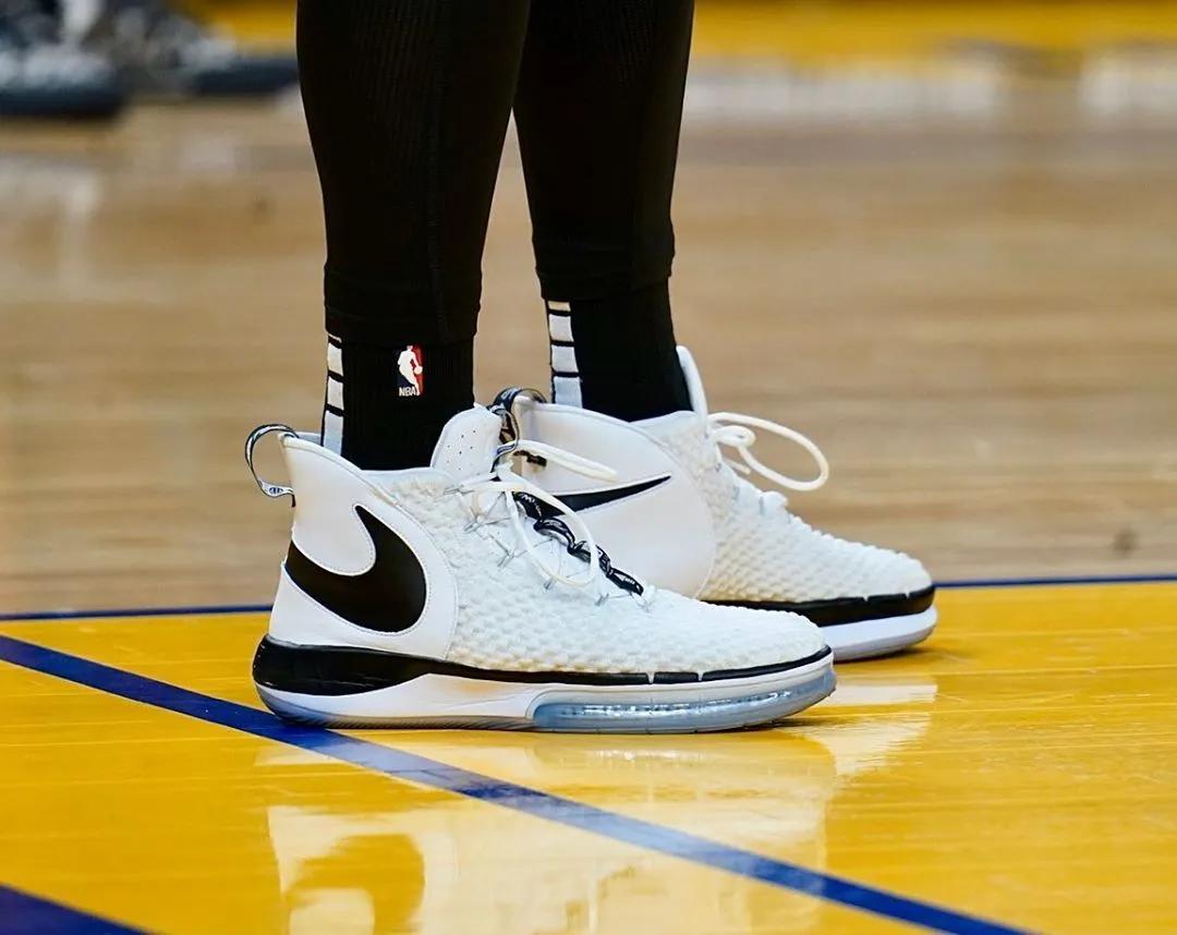 布克总决赛上脚球鞋,2021nba总决赛布克穿的球鞋