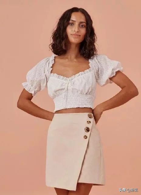 钟楚曦同款连衣裙丝绒,钟楚曦同款白色吊带连衣裙