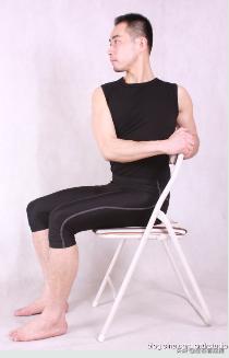 高尔夫背部受伤,高尔夫挥杆后背痛