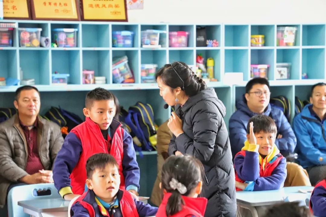 华立中英文学校是不是贵族学校,华立中英文学校升学