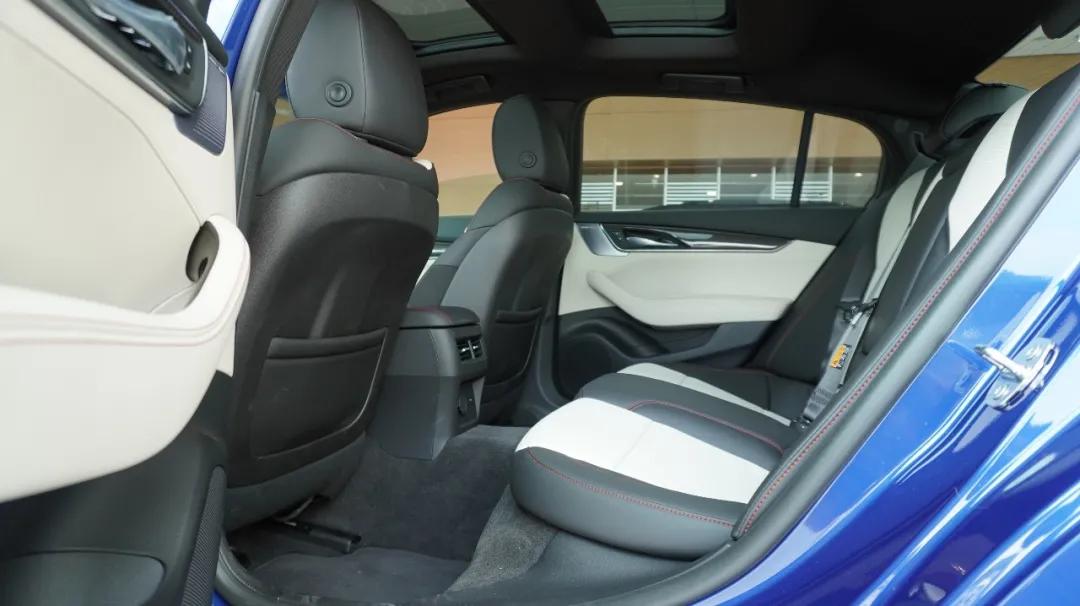 大众朗逸轩逸哪款适合跑长途,家用车朗逸和轩逸选哪个最合适