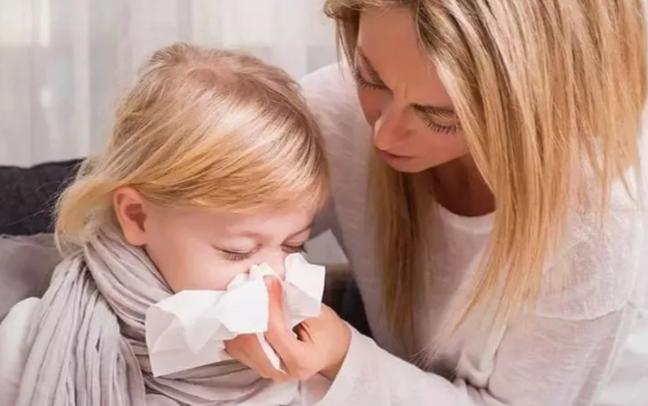 宝宝打喷嚏流鼻涕怎么缓解症状,宝宝打喷嚏流鼻涕是感冒哪个阶段