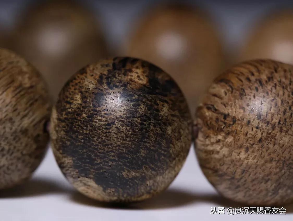 马泥涝沉香会越盘越黑吗,马泥涝沉香是入门级的吗