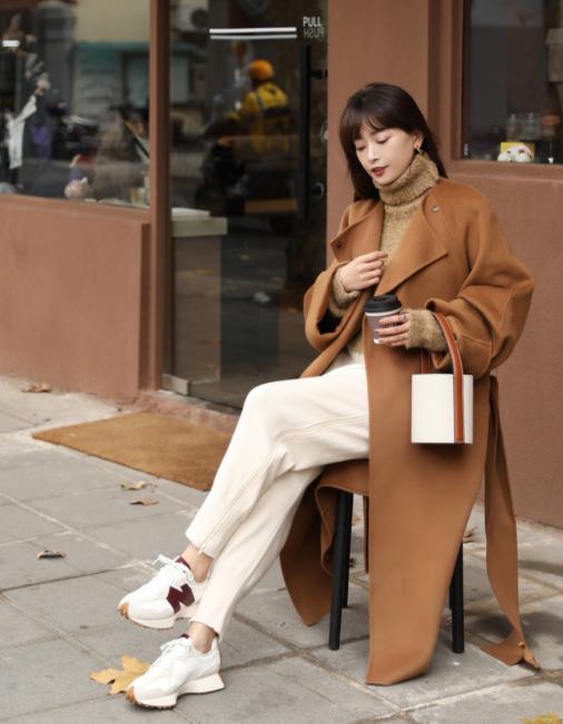 驼色灰色黑色呢大衣哪个更显白,大衣很显白的五个颜色你都了解嘛