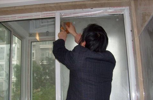 玻璃贴膜怎么贴得最快,玻璃贴膜从哪面贴好