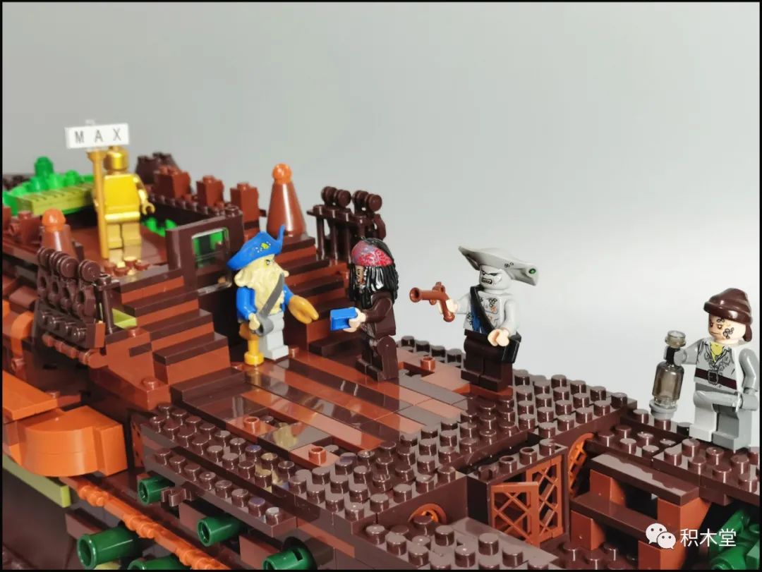 飞翔的荷兰人号为什么能潜水 (鬼船和飞翔的荷兰人号哪个更牛)