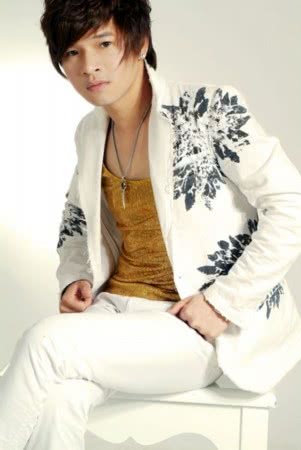 许嵩在乐坛的地位有没有薛之谦高,名气最高的歌手许嵩