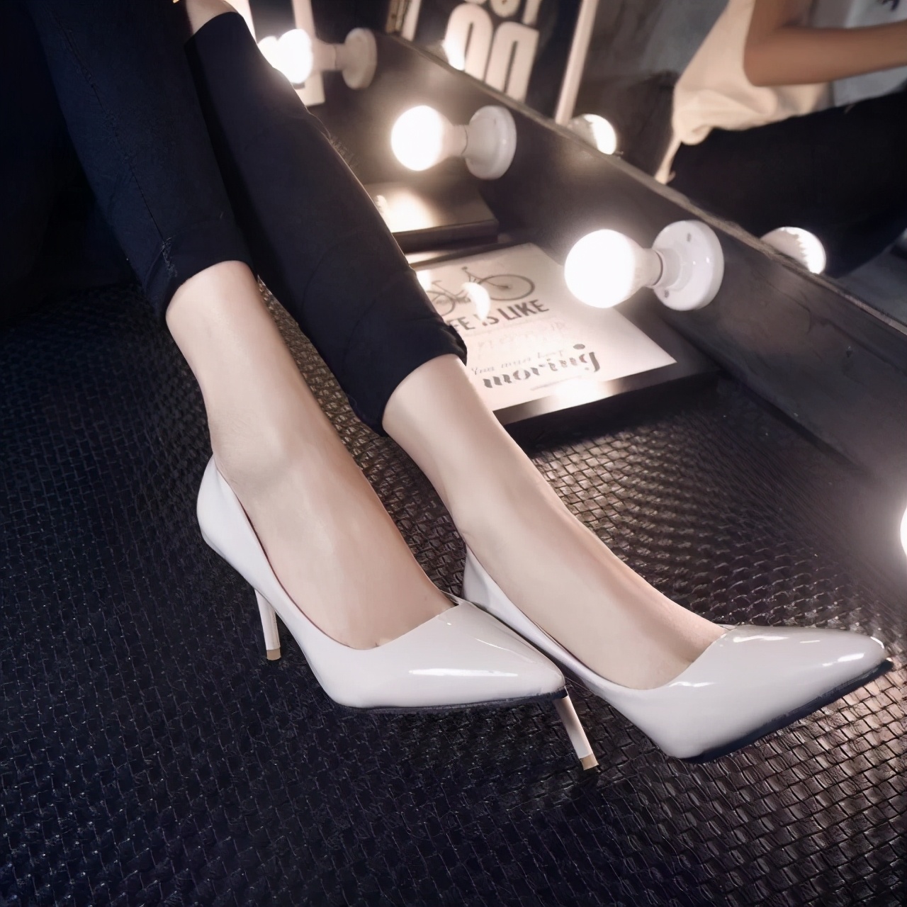 想要一双适合自己的高跟鞋?看看细高跟、小猫跟和坡跟鞋选择技巧