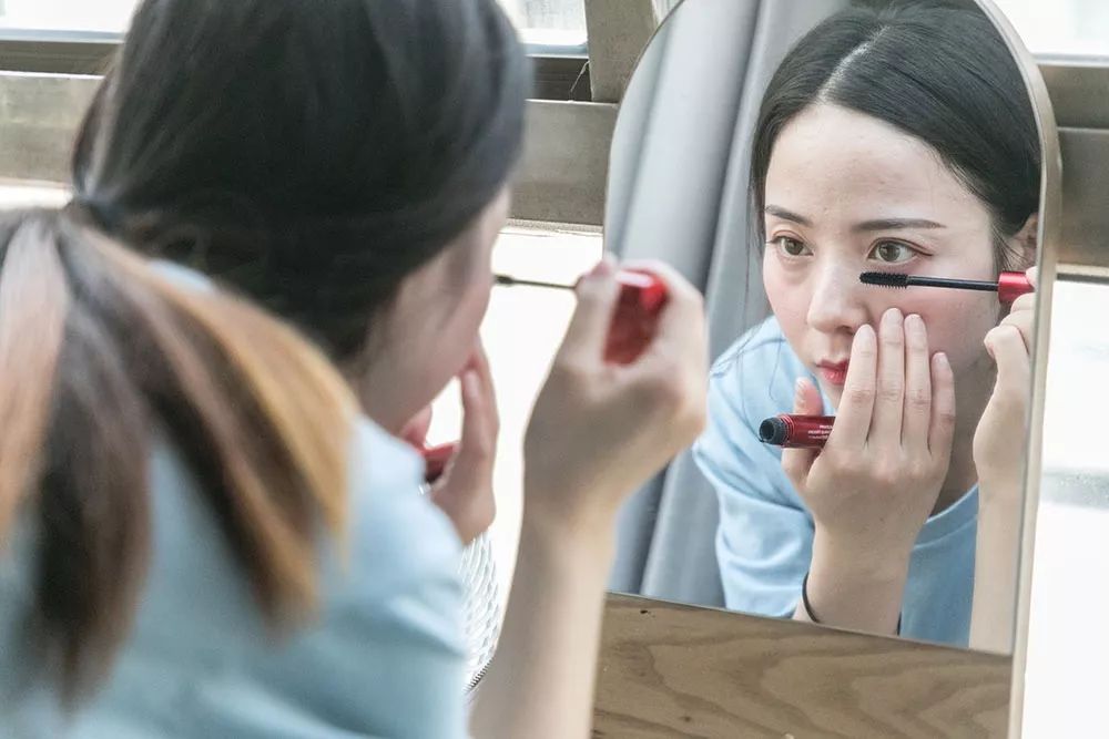 不能开口说话的女主播,直播间不说话的女人