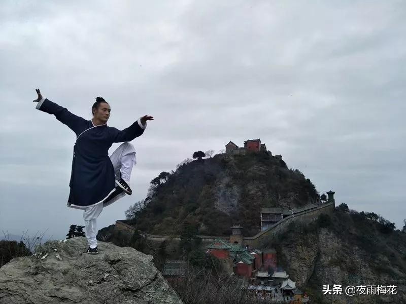 这个暑假你想学36路腿法、古琴、打坐，凌云云学堂在武当山开启