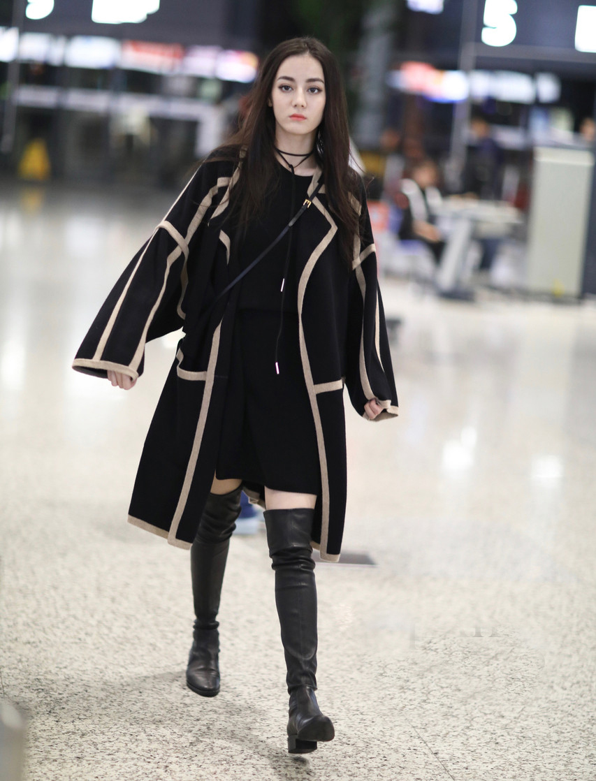 冬天大衣适合搭配什么样的包包,今年冬天穿的羊绒大衣怎么搭配