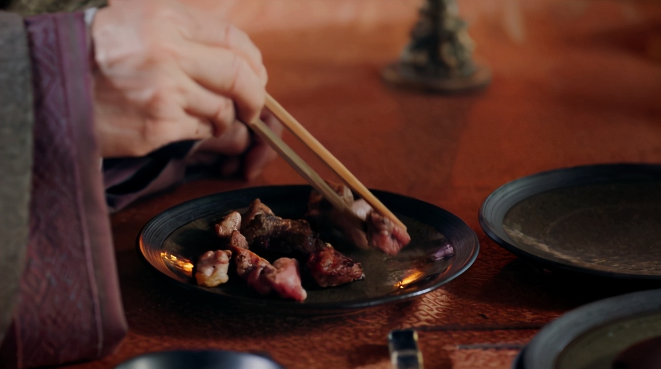 古代拖地长裙,古代穿长裙怎么干活