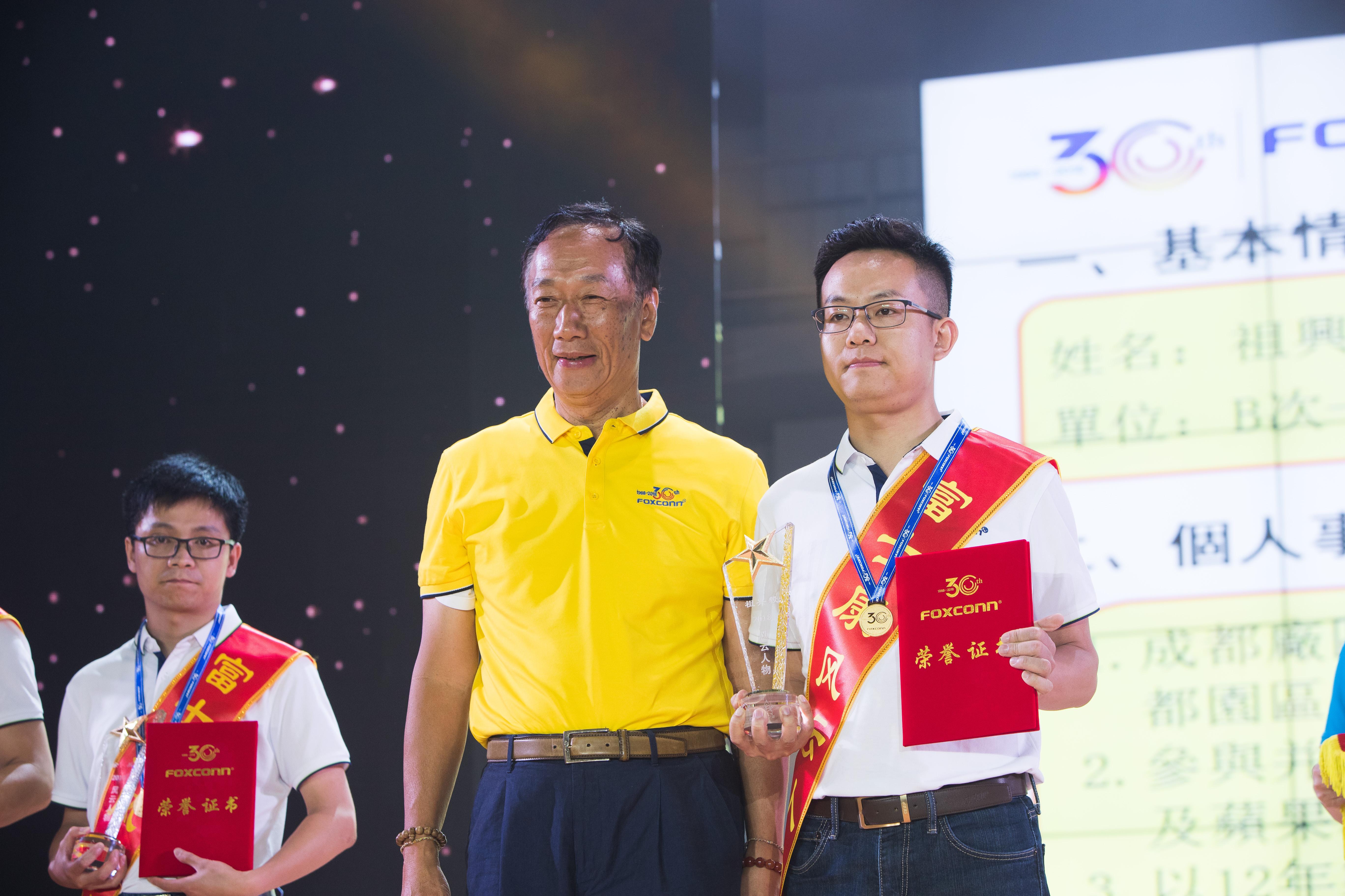 小伙在富士康上班六年多,重庆小伙荣立一等功