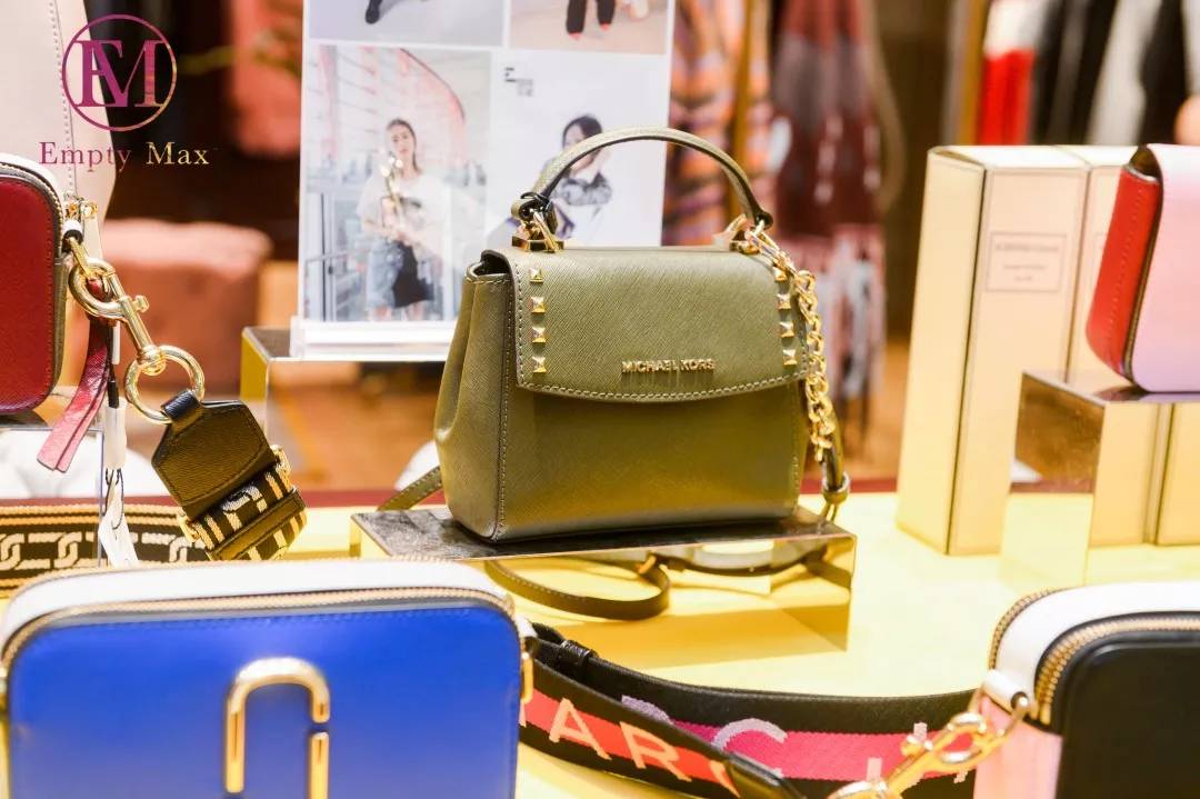 老铁放肆购！潮牌1~3折起，衣麦仓哈尔滨银泰店被时尚咖“攻陷”