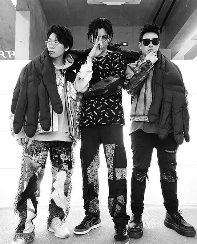 杨颖穿的新中式衣服是什么品牌,杨颖穿阿迪达斯羽绒服