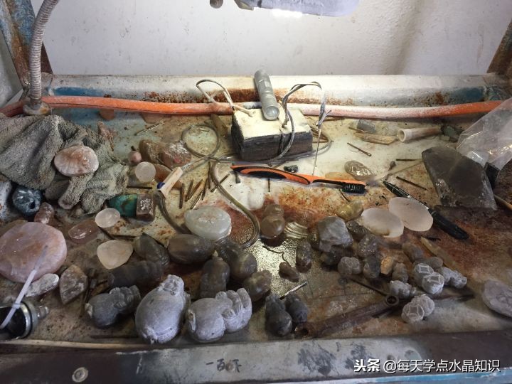 水晶加工全过程吊坠,水晶原石加工全过程