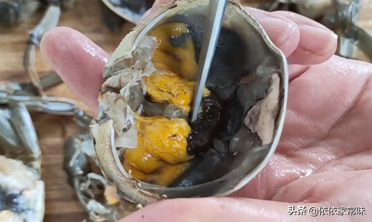 怎样清洗螃蟹视频干净又完整,清蒸螃蟹怎么清洗干净