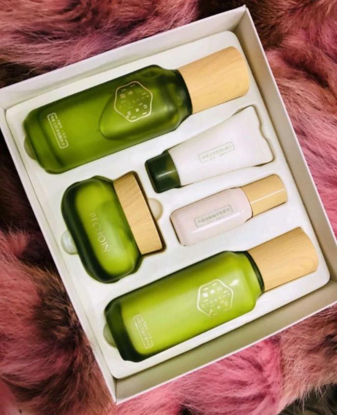 现在女大学生都在用什么平价水乳,姐妹们推荐百元水乳