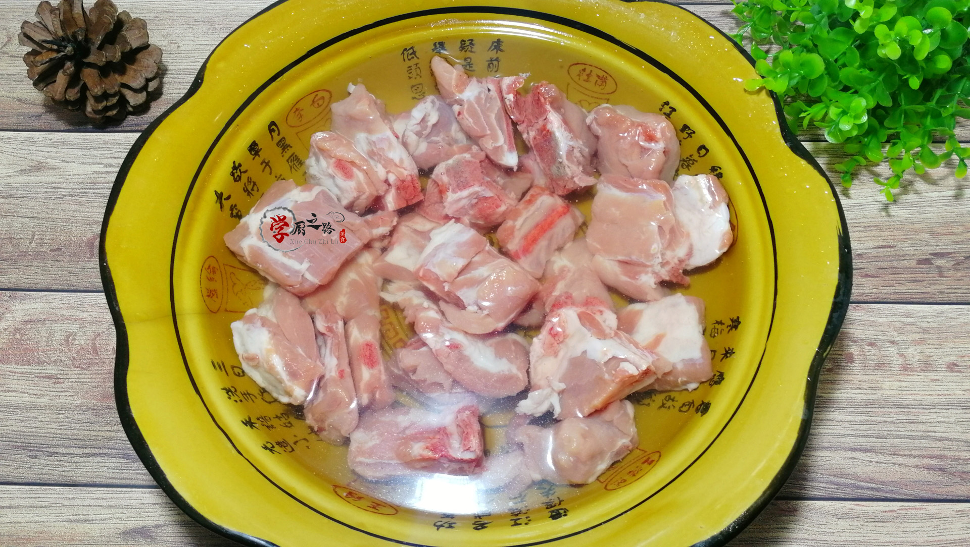 糖醋排骨干硬不脱骨?看大厨如何操作,干香肉嫩脱骨入味有诀窍