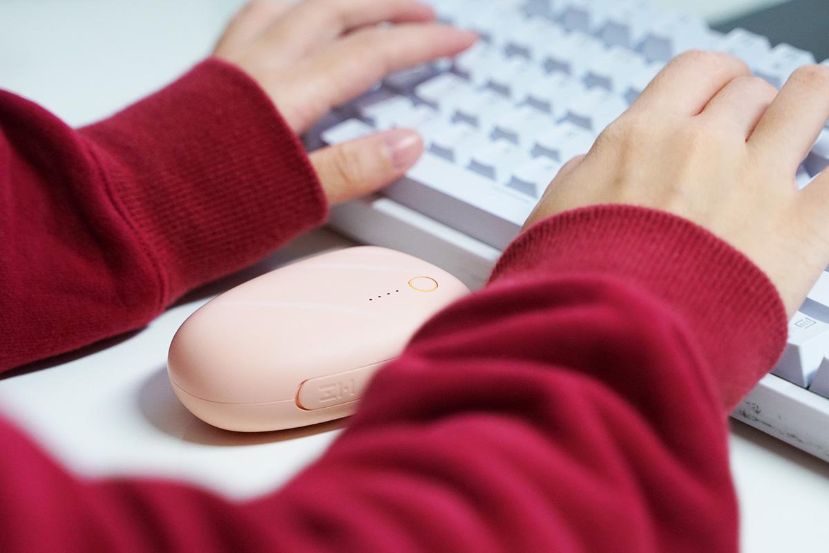 既能充电又能暖手的暖宝宝,既能暖手又能充电的充电宝