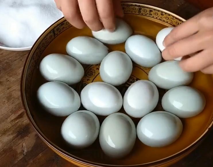 爱吃卤鸭蛋,爱吃咸鸭蛋的好处