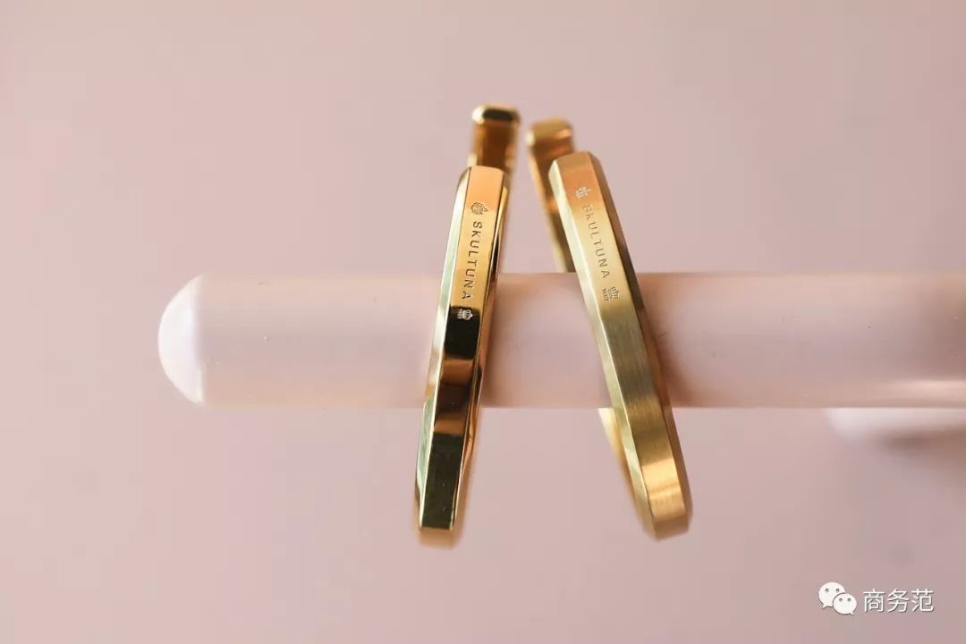 瑞典皇家配饰品牌，几百块戴出万元质感，金色手镯男女戴都好看