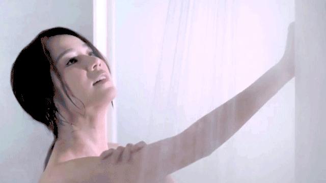 背部搓澡的方法,一个人搓澡怎么搓到后背