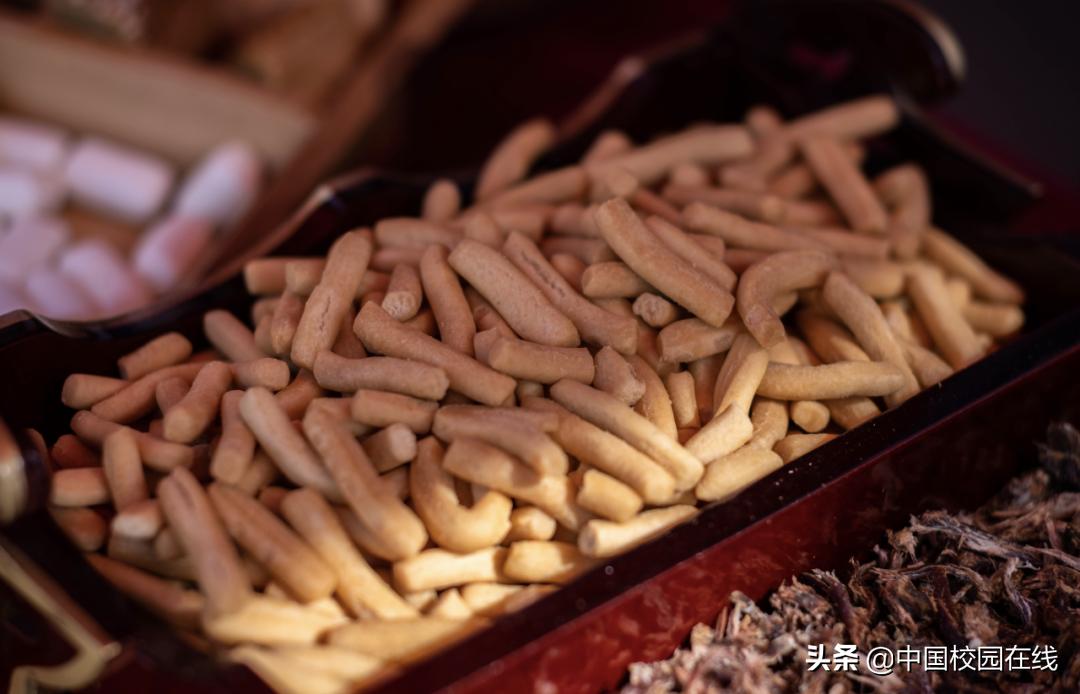 被热搜“独宠”的陕西科大，一天之内三连击！学生称，不下来才好