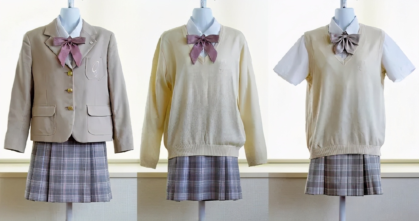 “可怕，中国女孩被JK制服绑架了”