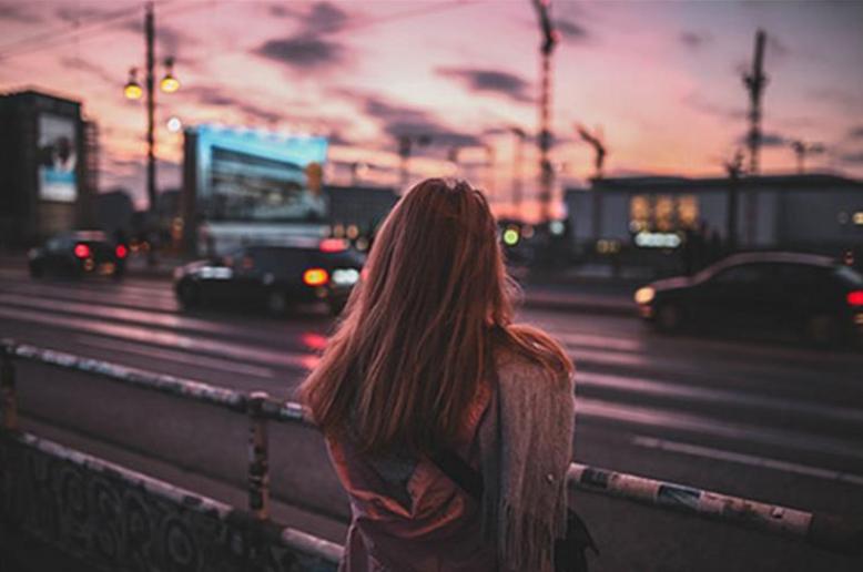 为什么对越亲近的人脾气越暴躁,一个人对外人和气却对家人发脾气