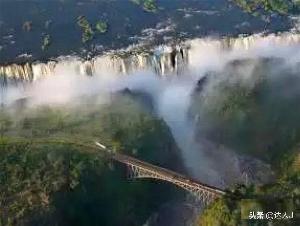 #全民热遗#小天独家，你敢不敢在这个瀑布上洗澡？