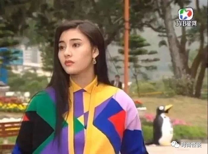 一个月两百万，还不够这位香江第一“电梯穿搭博主”置装？