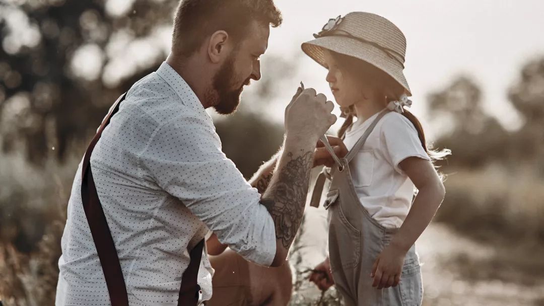 女儿永远是爸爸的小棉袄不管多大,女儿永远是爸爸的小棉袄父爱如山