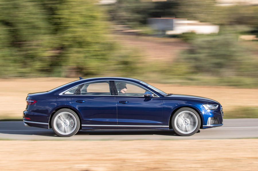 3.8秒破百是什么级别,2023奥迪s8最新款顶配黑武士