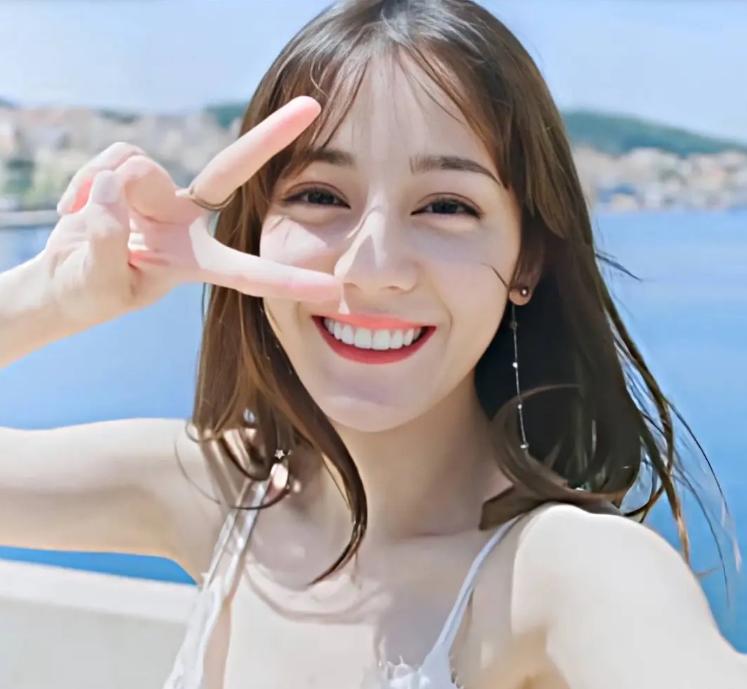 宋茜牙齿是烤瓷牙吗,宋茜做过烤瓷牙吗