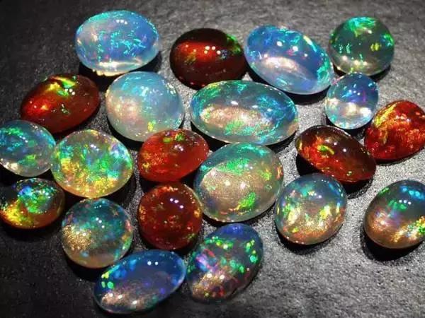 欧泊宝石黑色,好看的欧泊宝石