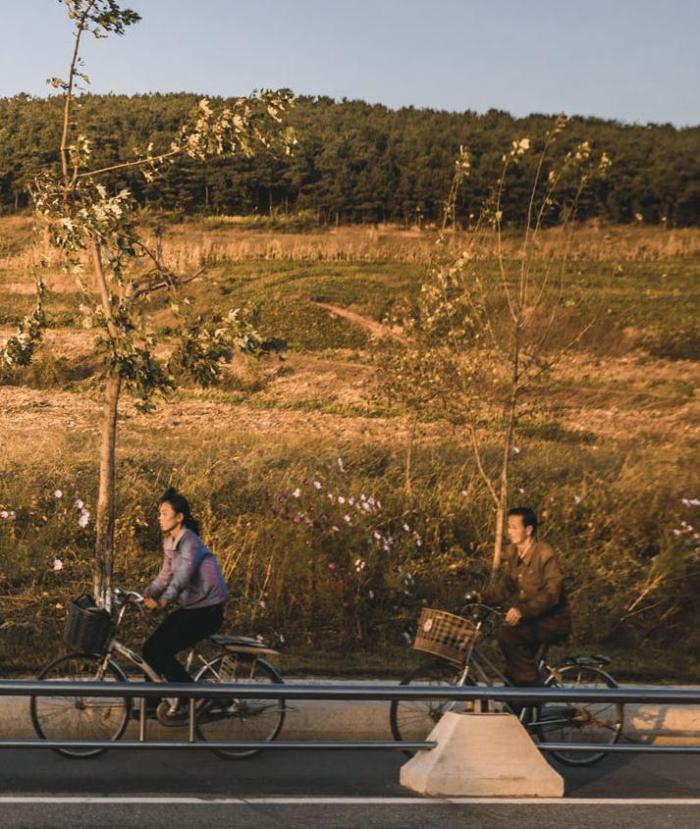 朝鲜农村媳妇，小买卖赚钱，家里买米买面穿衣做饭，一样也拉不下