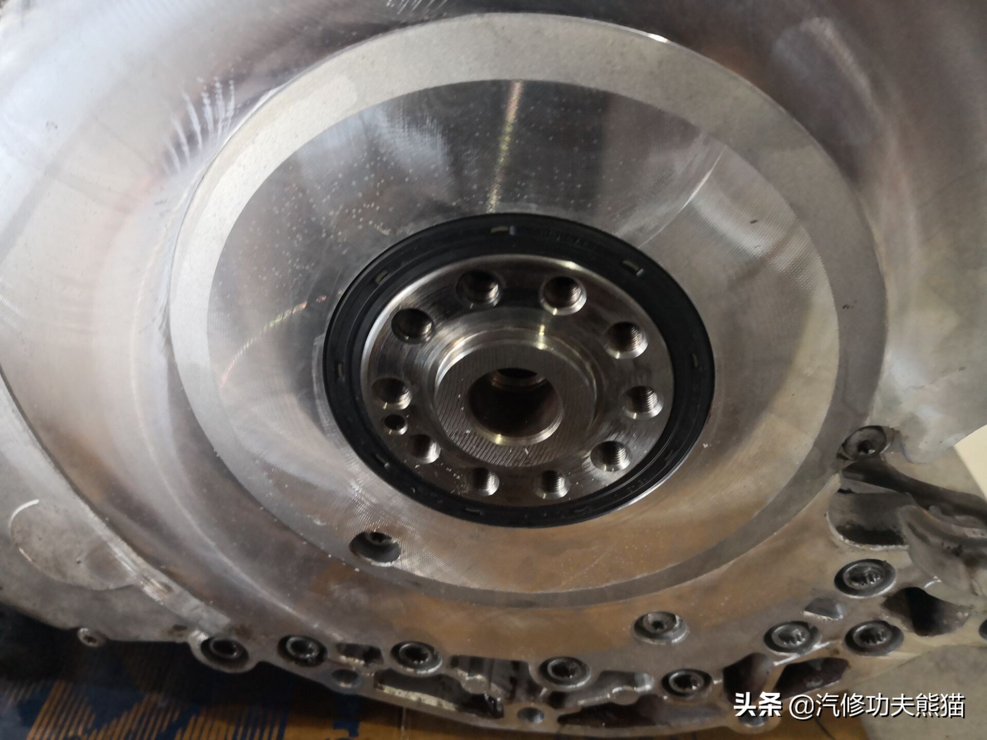 奥迪a6l2.4免拆烧机油处理靠谱吗,奥迪a6l2.4烧机油大修注意事项