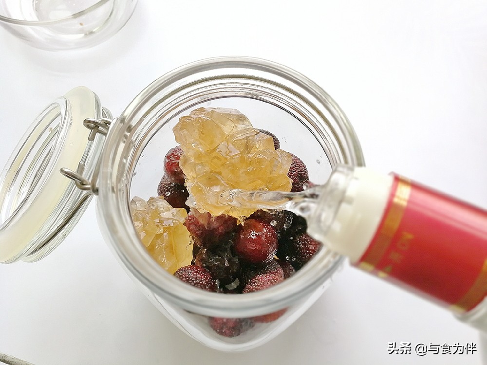 泡杨梅酒的正确做法,教你泡杨梅秘诀