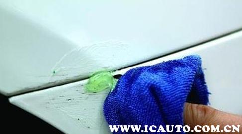 白色车轻微蹭了怎么消除划痕,划痕露白色底漆